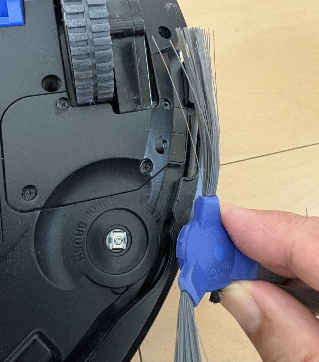 RoboVac G30 Hybrid サイドブラシ取り付け 写真