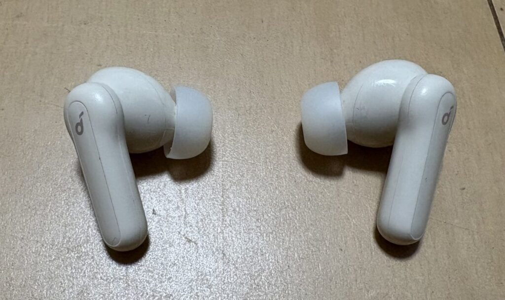 Anker Soundcore Life P2 Miniイヤホン本体写真