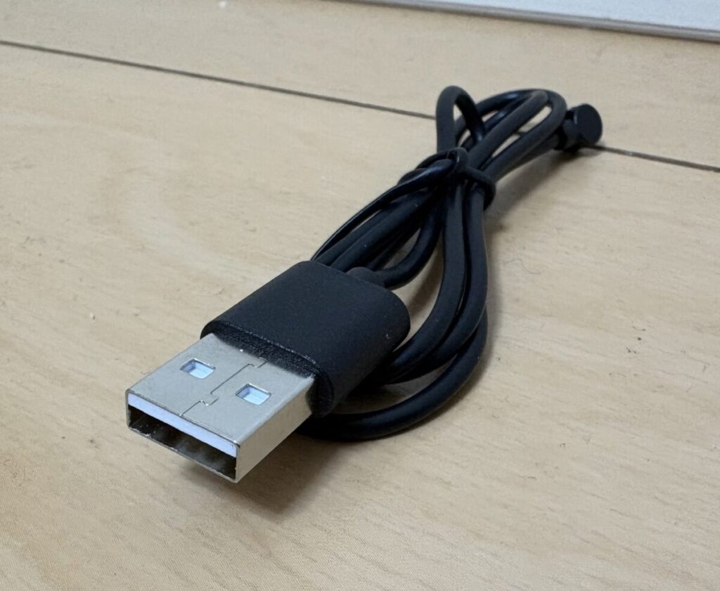 UGREEN FineTrack Slim Smart Finder 差込口写真