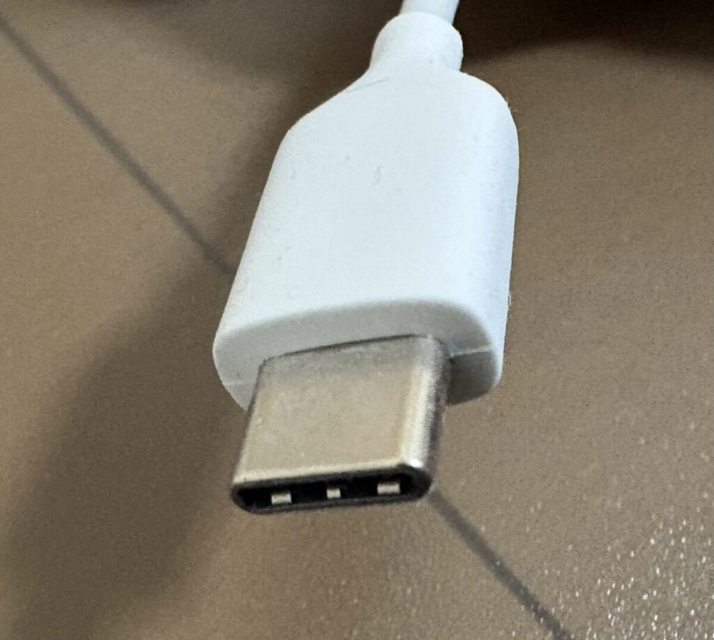 Anker PowerWave Magnetic Pad Lite 入力側USB-C端子写真