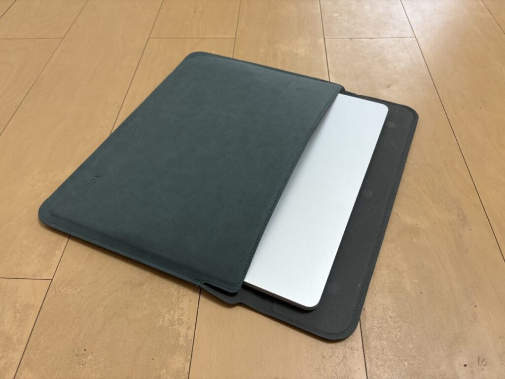 TOWOOZ MacBook Air ケース　本体ノートPC収納時　写真