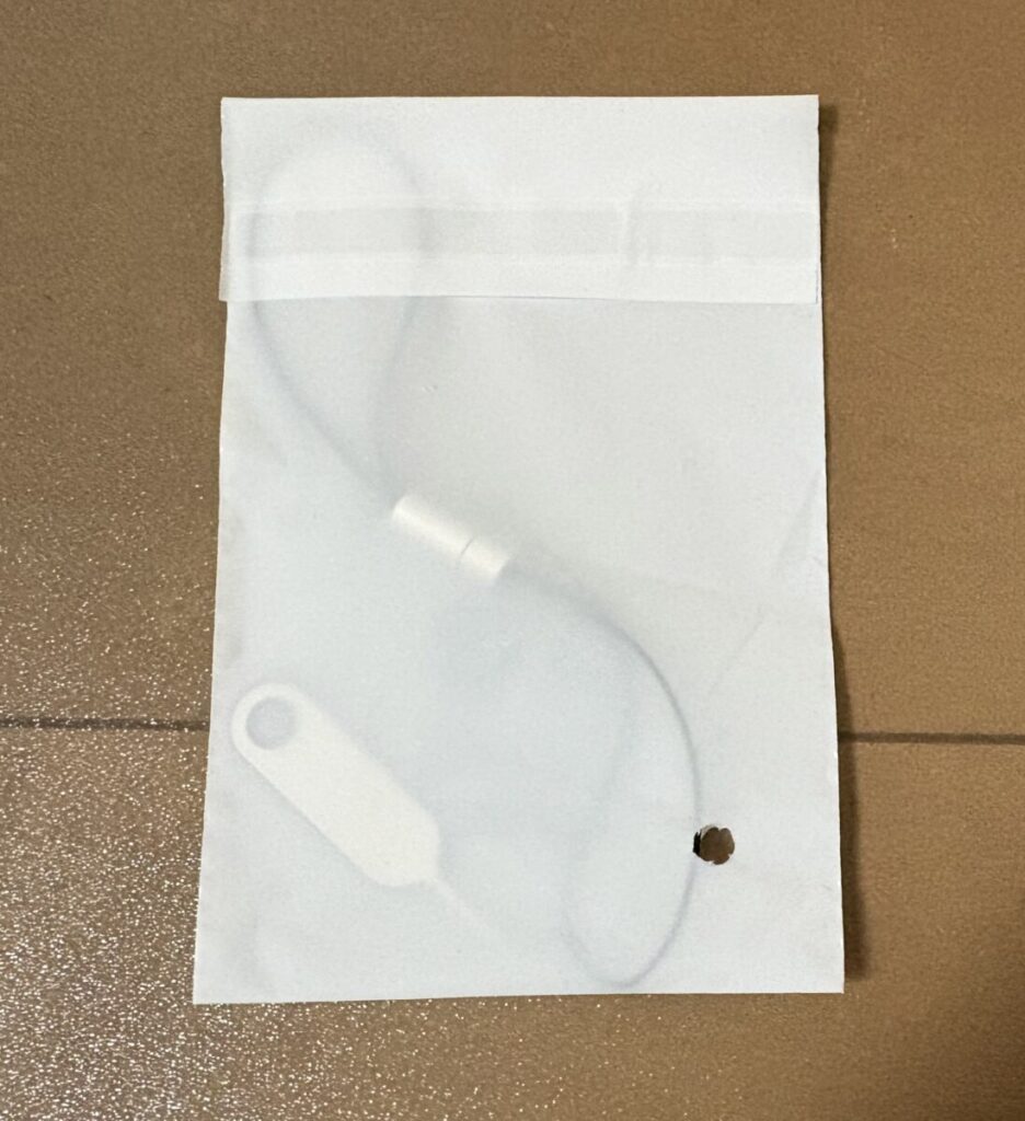 UGREEN FineTrack Smart Finder　同梱品　ストラップと抜き差しピン