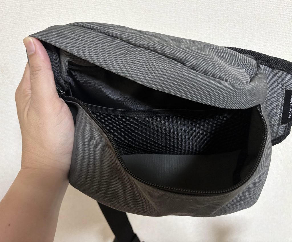 ヒップシート付きショルダーバッグDACCOBAG（ダッコバッグ）のメイン収納画像